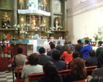 Sacerdote mexicano brinda recomendaciones pru00e1cticas para participar con reverencia en la Eucaristu00eda.