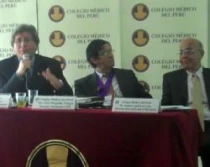 De izq. a der.: Dr. Miguel Gutiu00e9rrez, Dr. Ciro Maguiu00f1a y Dr. Daniel Aspilcueta  (foto ACI Prensa)