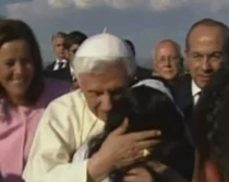 El Santo Padre saludando a niu00f1os.