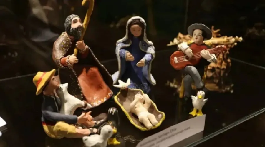 Una muestra de 250 pesebres rescata el sentido de la Navidad en Argentina