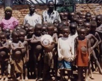 Niu00f1os y adultos sufren hambre escasez de sequu00eda.   