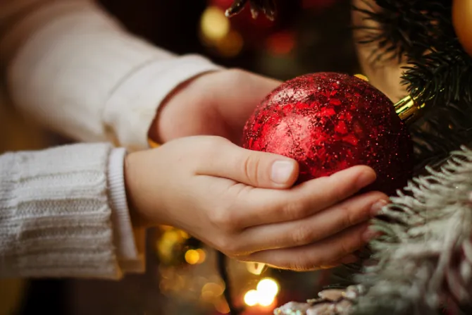 ¿Aún con adornos de Navidad en casa? Reza esta oración para guardarlos en clave de fe
