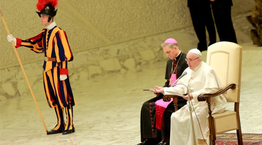 El Papa pide que los cristianos dejen las tinieblas para hacer frente a una “misión común”