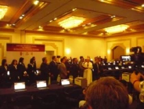 El Arzobispo de Leu00f3n bendice e inaugura el centro de prensa internacional