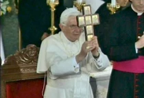 El Papa Benedicto XVI en la Catedral maronita de Nicosia (foto radiovaticana.org)