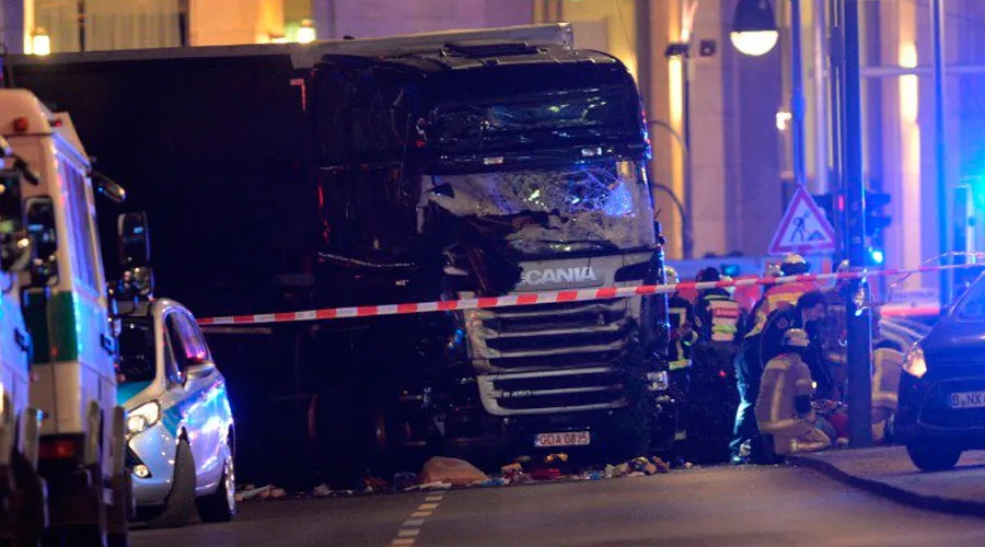 #PrayforBerlín: Camión embiste mercado de Navidad dejando 12 muertos y decenas de heridos