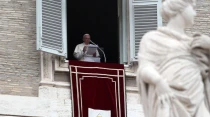 El Papa durante el Regina Coeli. Foto: ACI Prensa