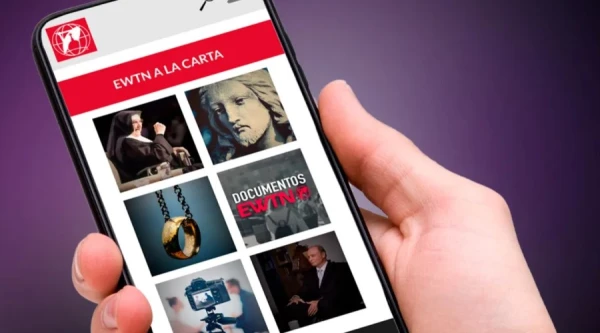 EWTN España tiene una aplicación donde seguir toda la programación. Crédito: EWTN España.