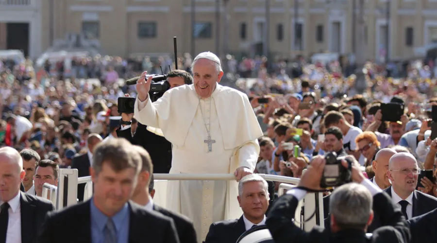 Papa Francisco: La Iglesia es una familia que acoge, no una secta exclusiva
