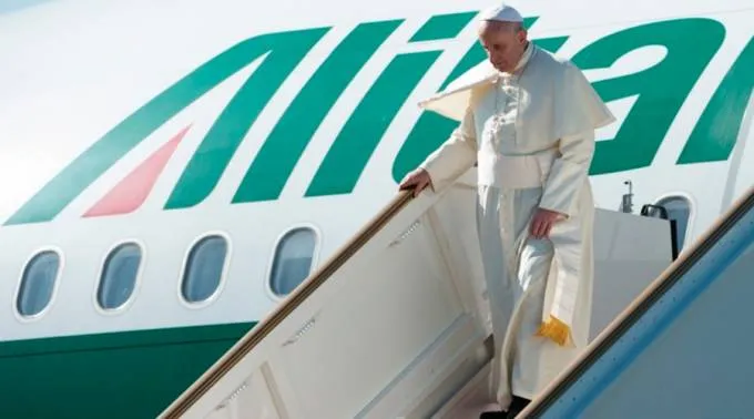 Papa Francisco llega a Suecia para una nueva visita ecuménica
