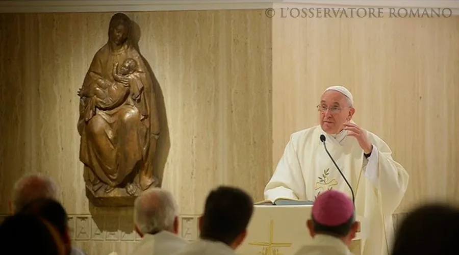 Evitar “lamentos teatrales” y rezar por quienes de verdad sufren, exhorta el Papa Francisco
