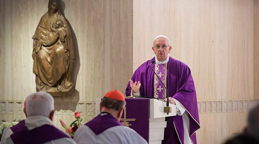 Papa Francisco: “Maldito el hombre que confía en sí mismo, en su corazón”
