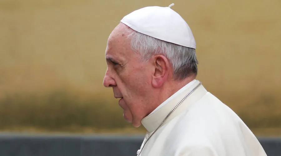Papa Francisco condena fundamentalismo religioso: Usan a Dios como pretexto ideológico