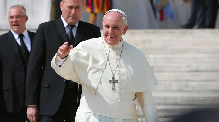 Papa Francisco anuncia un mes de oración sobre la evangelización