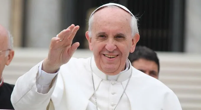 El Papa Francisco visitará Francia en 2015