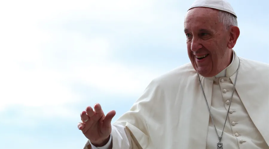 Papa Francisco denuncia a los que fabrican dioses a medida y sofocan la verdadera fe 