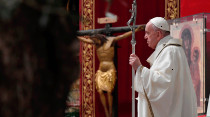 Papa Francisco celebrando la Vigilia Pascual 2020 / Cru00e9dito: Captura de pantalla de EWTN