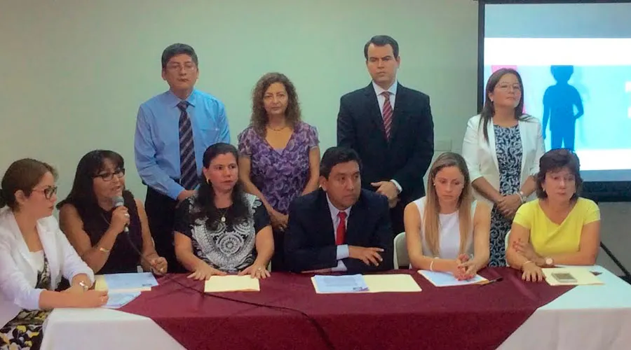 Perú: Presentan iniciativa para erradicar ideología de género del sistema jurídico