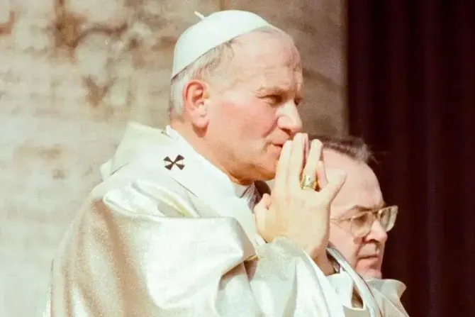 Con esta oración de San Juan Pablo II puedes pedir por “todas las familias del mundo”