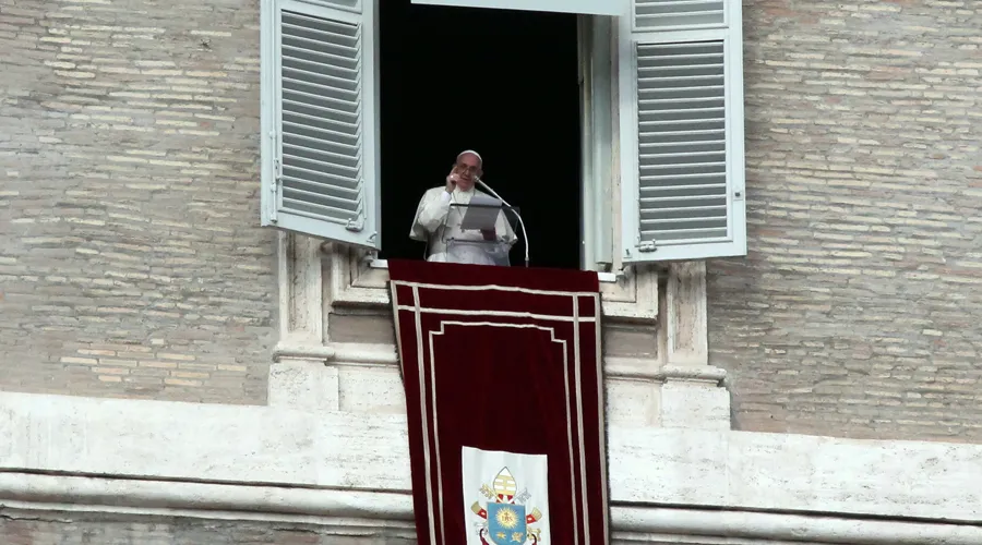 El Papa invita a ser hospitalario con el prójimo y acoger al que tiene necesidad 