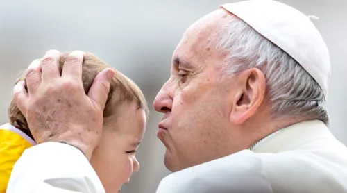 Papa Francisco invita a ser testimonios e iluminar el mundo con la fuerza del Espíritu
