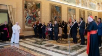 El Papa Francisco recibe a un grupo de la Pontificia Comisiu00f3n para Amu00e9rica Latina (CAL). Foto: Vatican Media