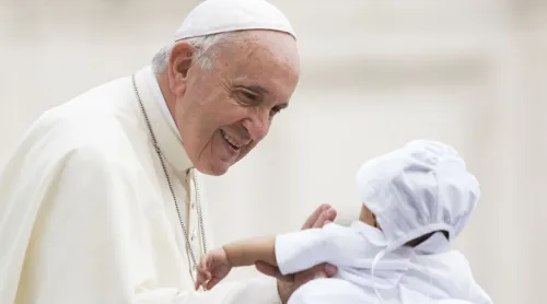 El Papa Francisco recuerda el deber de respetar a los padres: 