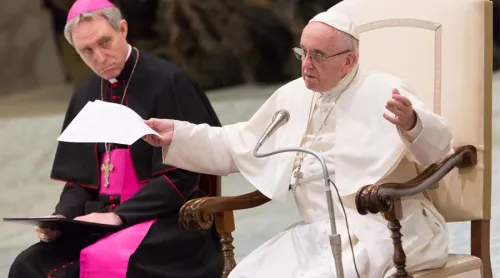 El Papa anima a los sacerdotes a cuidar los momentos de silencio durante la Misa