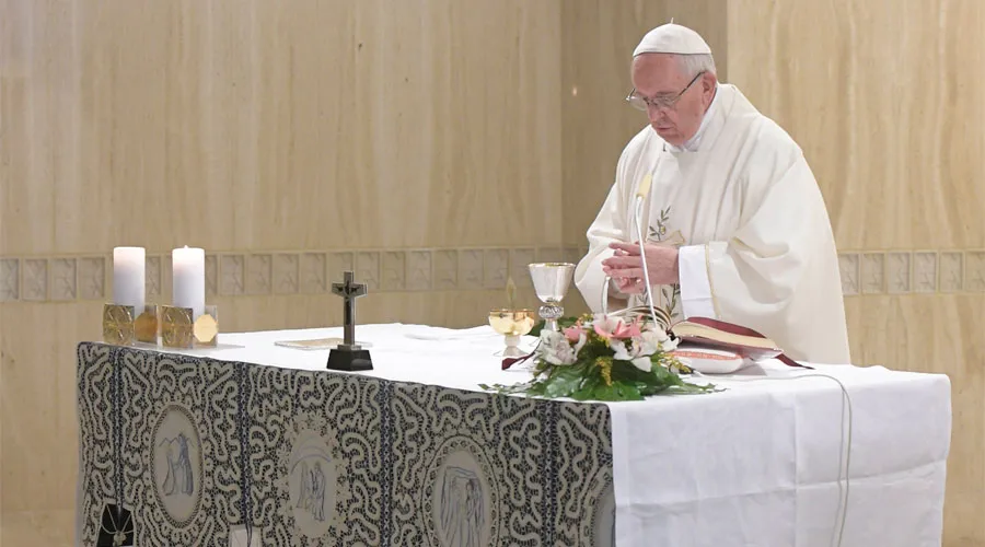 El Papa Francisco llama a hacerse pequeños y humildes para conocer el misterio de Jesús