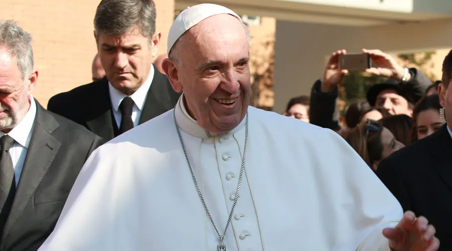Papa Francisco: Construyan puentes ante los muros que se alzan por miedo a los demás