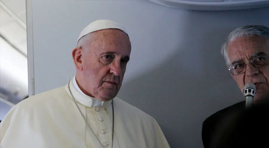 Transcripción de la rueda de prensa al Papa Francisco en su viaje de regreso de Corea