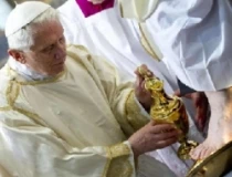 El Papa Benedicto XVI en la liturgia de Jueves Santo