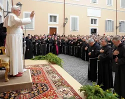 En 800º aniversario, Benedicto XVI pide a franciscanos embellecer rostro de la Iglesia