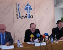 Mons. Asenjo en la rueda de prensa (foto Europa Press)