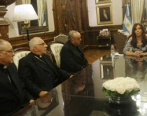 Los obispos con la mandataria (foto AICA)