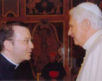 P. Carlos Simu00f3n con el Papa Benedicto XVI