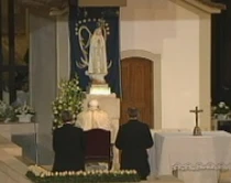 Benedicto XVI de rodillas ante la Virgen de Fu00e1tima