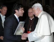 Eduardo Veru00e1stegui saluda al Papa