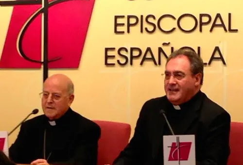 Mons. Ricardo Blázquez, nuevo presidente de la Conferencia Episcopal Española (izq) y el P. José María Gil Tamayo (der) Foto ACI Prensa