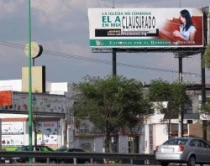 Uno de los anuncios clausurados (foto El Universal)