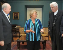 Cardenal Erru00e1zuriz / Presidenta Bachelet / Mons. Goic (foto Presidencia de la Repu00fablica de Chile)