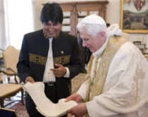 Evo Morales / Benedicto XVI (foto AP)