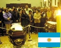 Capilla ardiente en la Catedral de Oberu00e1 (foto: misiones online)