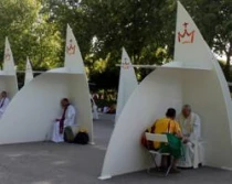 Sacerdotes que confesaron en el Parque del Retiro