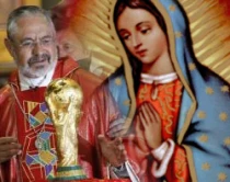 Mons. Diego Monroy sostiene la Copa Fifa ganada por Espau00f1a en la Basu00edlica de la Virgen de Guadalupe