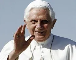 La oración es la base de todo testimonio de fe, recuerda el Papa Benedicto XVI