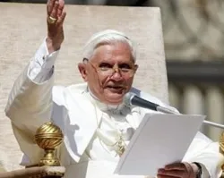 Benedicto XVI: Dios transforma lo aparentemente insignificante