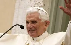 Benedicto XVI: En medio de desorden del mundo cristianos deben testimoniar a Dios