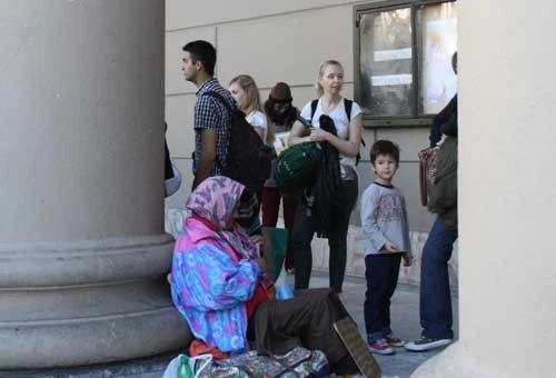 El Papa siempre tuvo una sonrisa para mí, recuerda mendiga en Buenos Aires