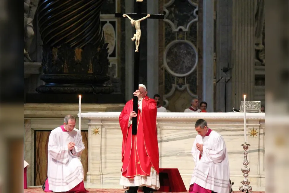 Papa Francisco en Oficios de Viernes Santo. Foto: ACI Prensa
